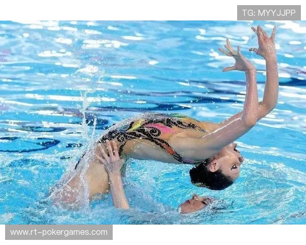 游泳主题摄影展亮相深圳,记录运动员水下瞬间 游泳主题摄影展亮相深圳,记录运动员水下瞬间