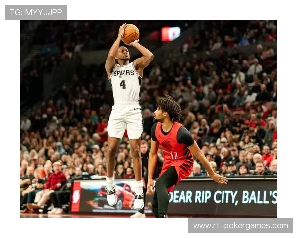 杨瀚森随开拓者战马刺，能否获得出场时间受关注